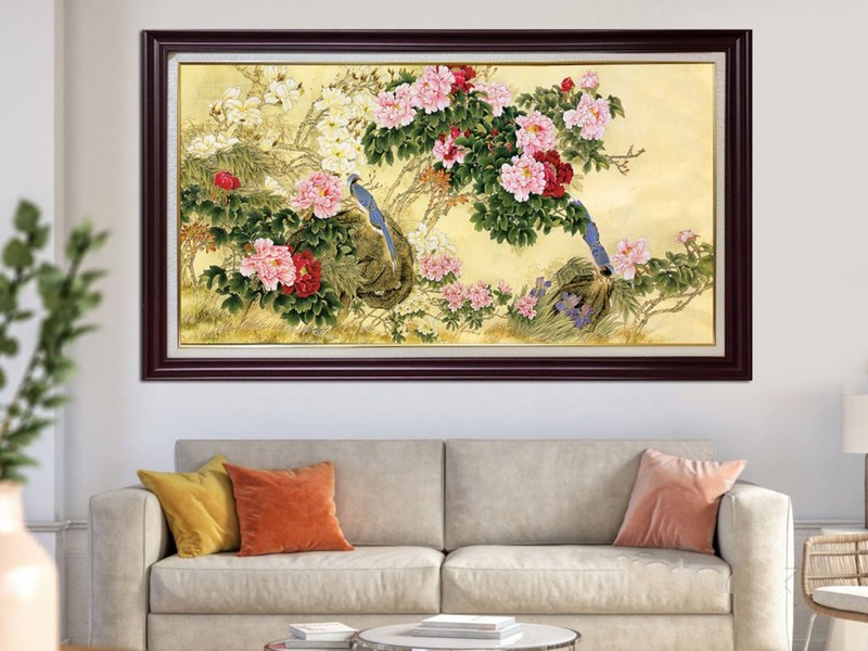 Tranh hoa mẫu đơn trang trí nội thất phòng khách mệnh Thổ mang ý nghĩa cải thiện đường tình duyên và duyên số cho chủ nhà