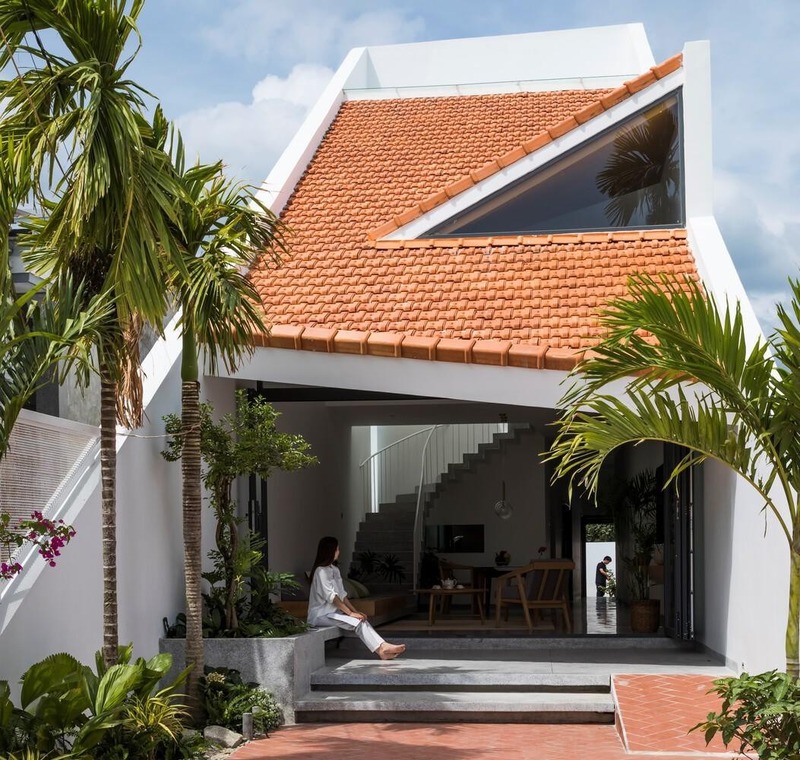 Xét về khía cạnh phong thủy, mái nhà là điểm cao nhất của ngôi nhà - nơi năng lượng và các luồng khí tương tác với nhau