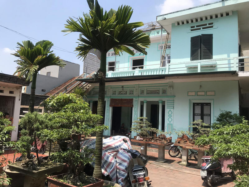 Để bắt đầu cải tạo ngôi nhà 2 tầng hình chữ L, trước tiên bạn cần nắm rõ tình trạng hiện tại của ngôi nhà