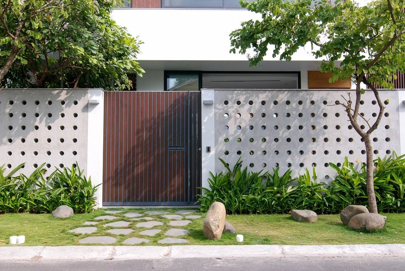 Trang trí hiên nhà, cổng, tường rào bằng những tiểu cảnh cây xanh bắt mắt