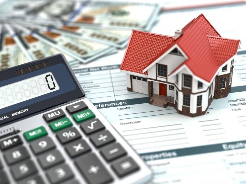 Chủ nhà sẽ tiến hành dự trù kinh phí xây dựng, bằng cách liệt kê tất cả các chi phí từ thuê thiết kế, vật liệu xây dựng, đồ đạc nội thất, nhân công,...