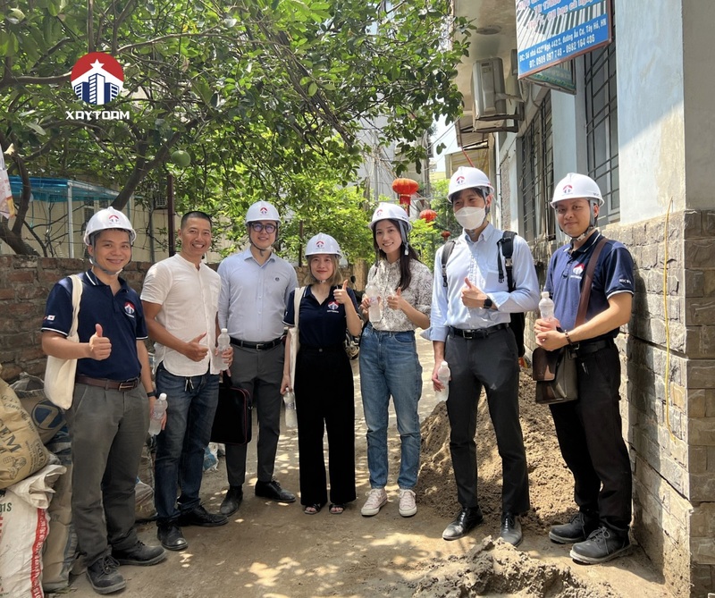 Chủ nhà nên chọn dịch vụ xây nhà trọn gói để tiết kiệm thời gian và công sức cũng như tiết kiệm chi phí từ việc mua vật liệu với giá “hời”