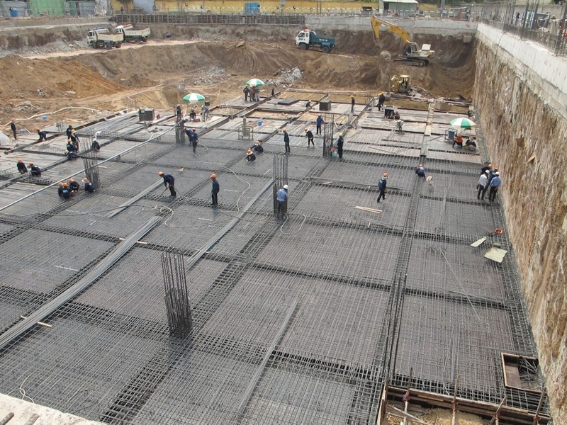 Móng nhà có vai trò chịu lực chính cho toàn bộ kết cấu phía trên của ngôi nhà, bao gồm tường nhà, dầm, sàn mái…