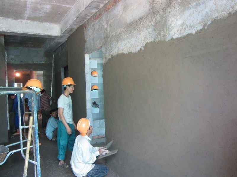 Trát tường là công việc làm phẳng tường bằng vữa xi măng
