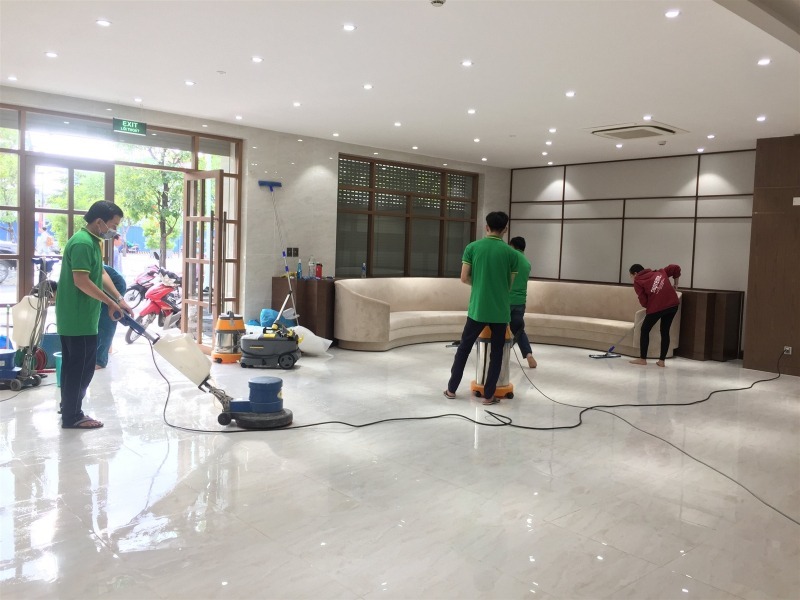 Đội ngũ thi công sẽ làm vệ sinh nhà sạch sẽ và dọn dẹp các loại phế thải xây dựng