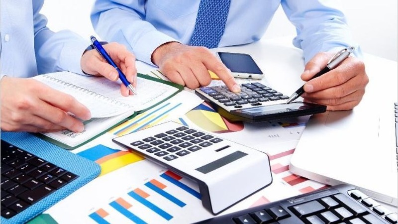 Chủ nhà có thể lên website của nhà thầu, tham khảo đơn giá để có thể tính toán sơ lược tổng chi phí xây nhà một các nhanh nhất