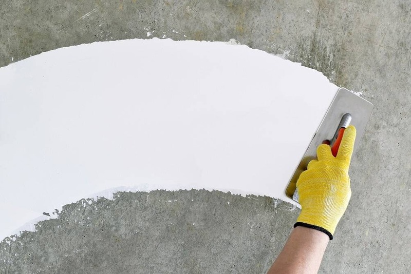Sơn bả là quá trình thi công sơn kèm theo bả matit giúp cho bề mặt tường láng mịn, lớp sơn được bóng đẹp hơn