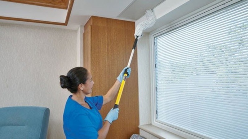 Vệ sinh nội thất nhà 2 tầng sau khi thi công hoàn thiện nội thất