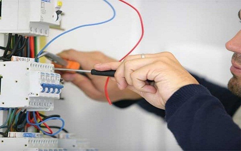 Lắp đặt hệ thống điện, cấp thoát nước, kỹ thuật là một hạng mục quan trọng cần được thực hiện theo đúng quy trình/ hướng dẫn