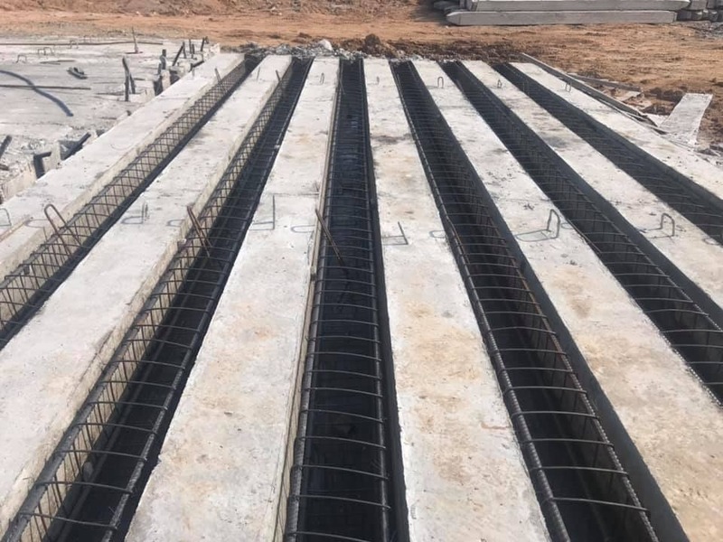 Ép cọc để gia cố nền móng 