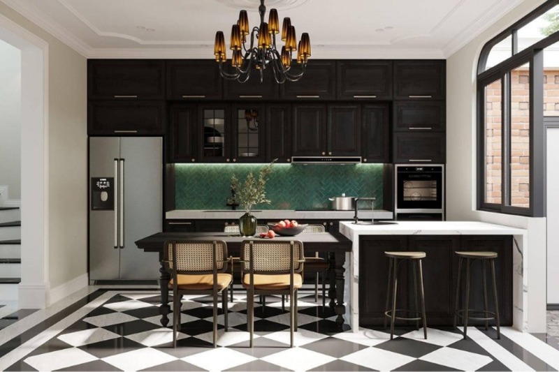 Căn bếp phong cách Indochine được phối hợp hài hòa giữa nội thất gỗ và các họa tiết kẻ caro