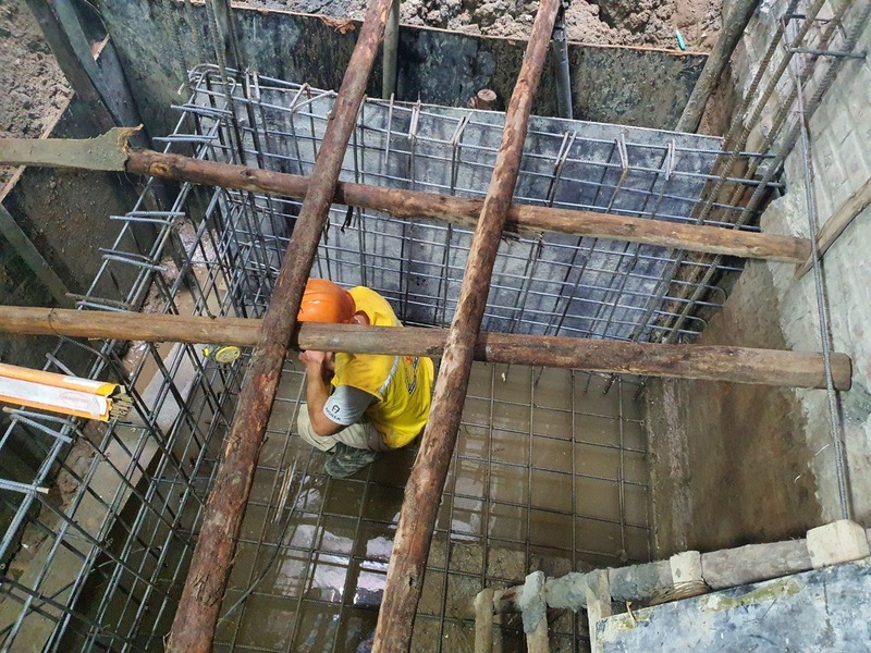 Thợ thi công của TVCI thi công nền móng công trình